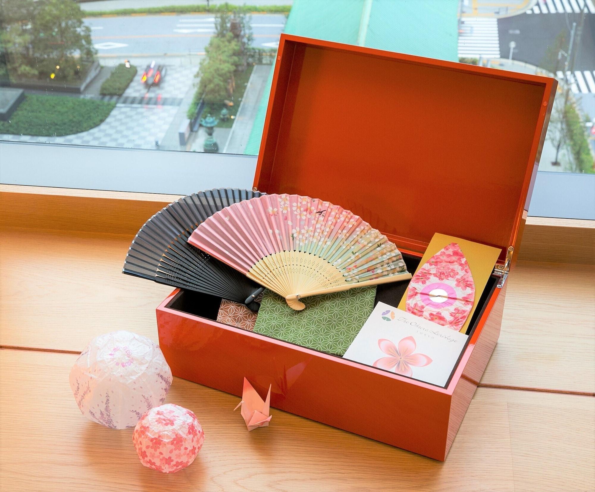 The Okura Tokyo Hotel Eksteriør billede A set of traditional Japanese gifts