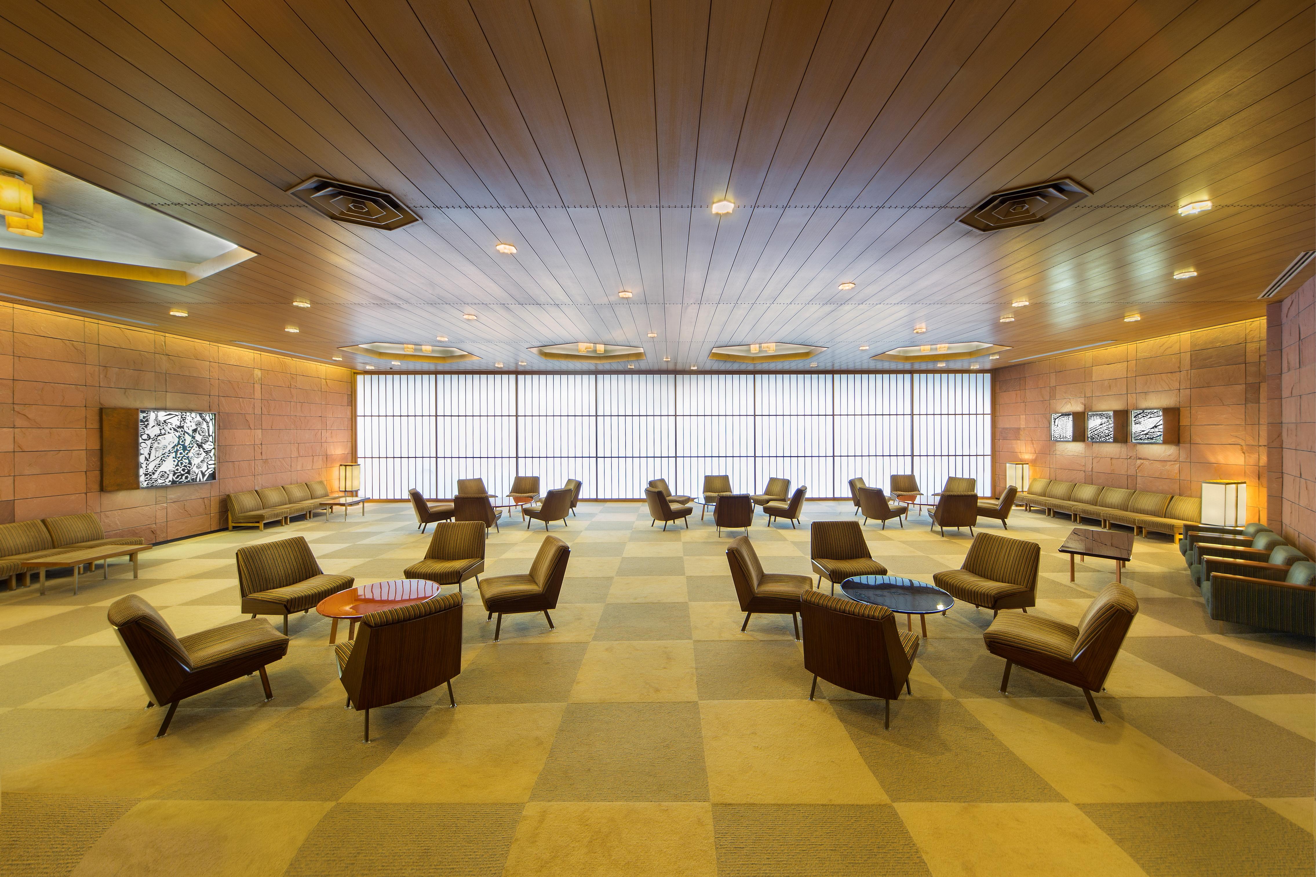 The Okura Tokyo Hotel Eksteriør billede The lounge at Changi Airport