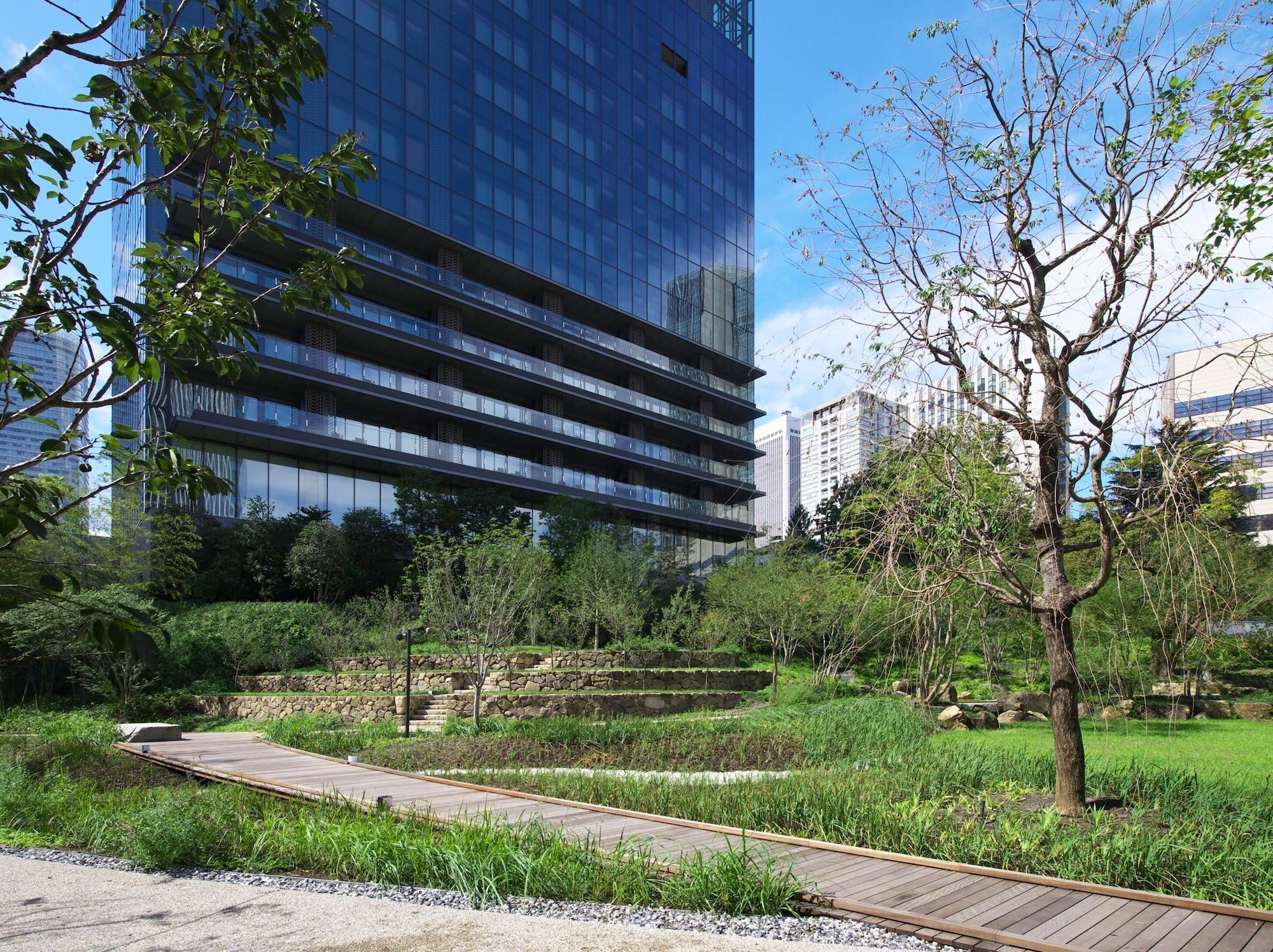 The Okura Tokyo Hotel Eksteriør billede The park
