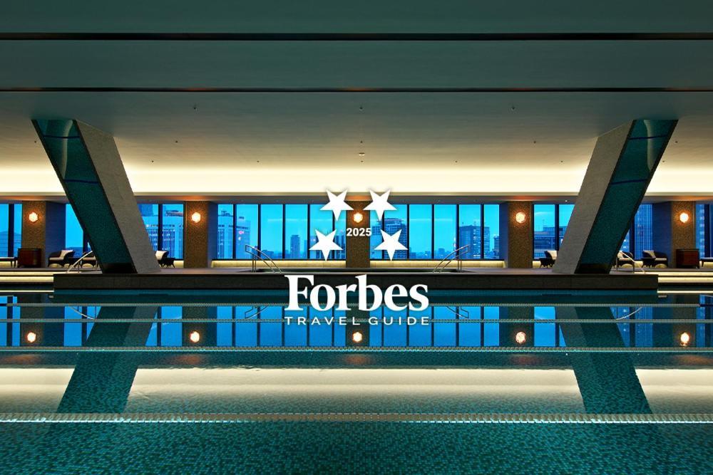 The Okura Tokyo Hotel Eksteriør billede Forbes Travel Guide logo