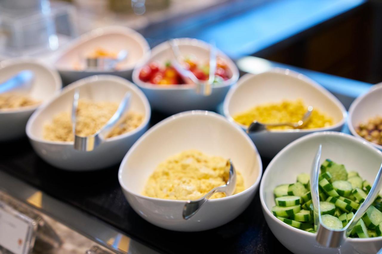 The Okura Tokyo Hotel Eksteriør billede A salad bar
